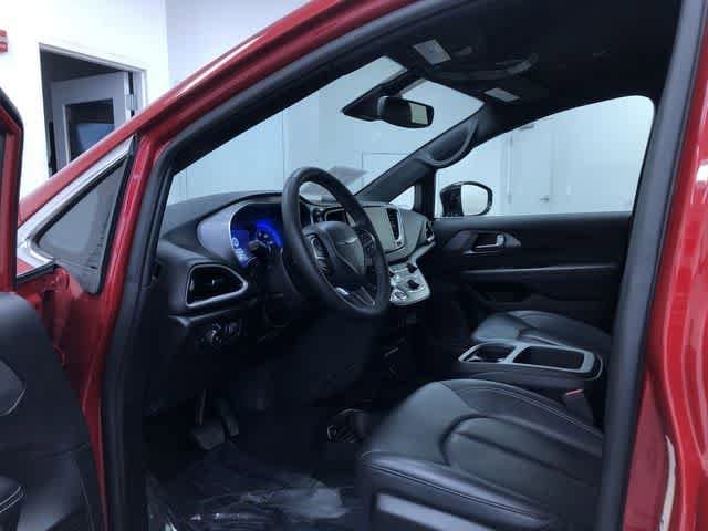 Thumbnail: 2025 Chrysler Pacifica - 11