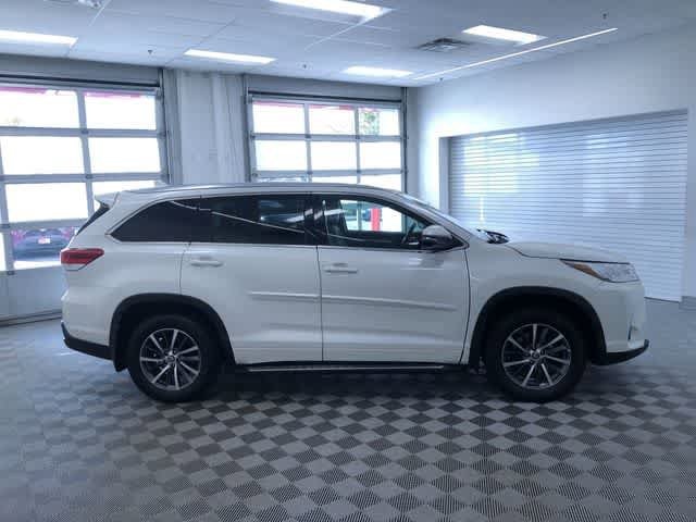 Thumbnail: 2017 Toyota Highlander - 29