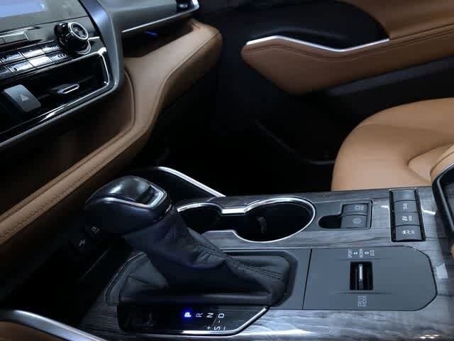 Thumbnail: 2020 Toyota Highlander - 29