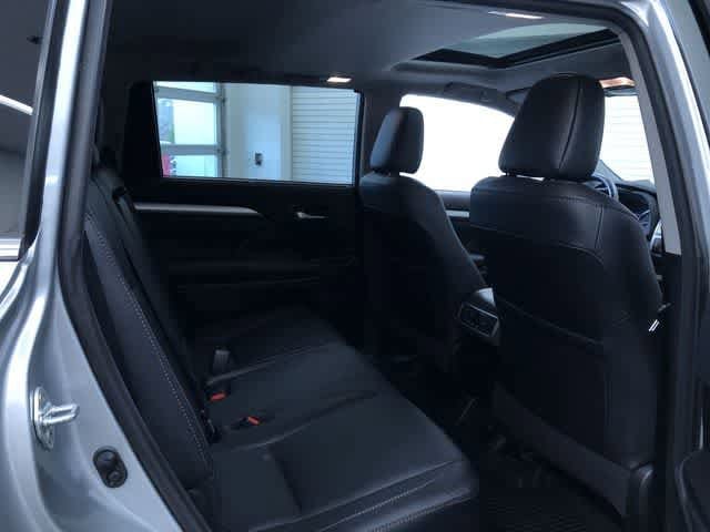 Thumbnail: 2018 Toyota Highlander - 21