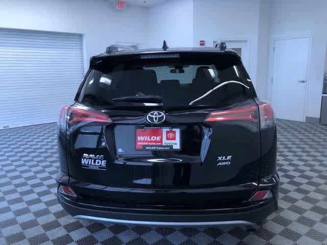 Thumbnail: 2018 Toyota RAV4 - 15