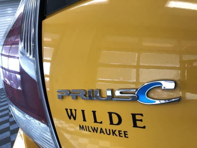 Thumbnail: 2015 Toyota Prius c - 17