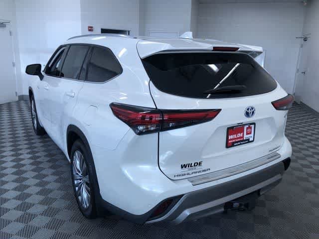 Thumbnail: 2021 Toyota Highlander - 14