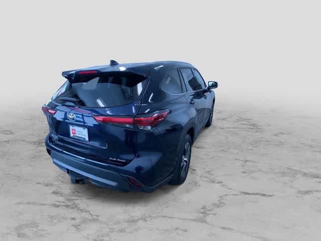 Thumbnail: 2021 Toyota Highlander - 9