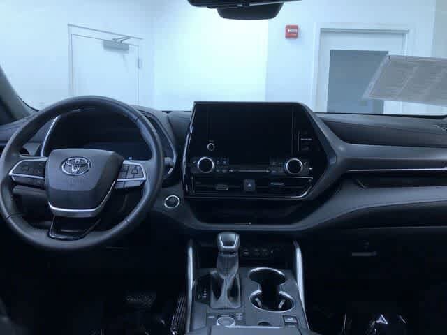 Thumbnail: 2025 Toyota Highlander - 17
