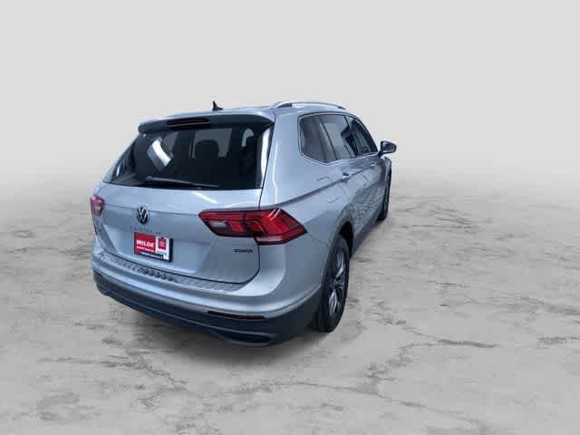 Thumbnail: 2022 Volkswagen Tiguan - 9