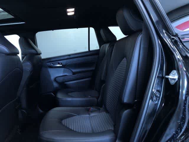 Thumbnail: 2025 Toyota Highlander - 20