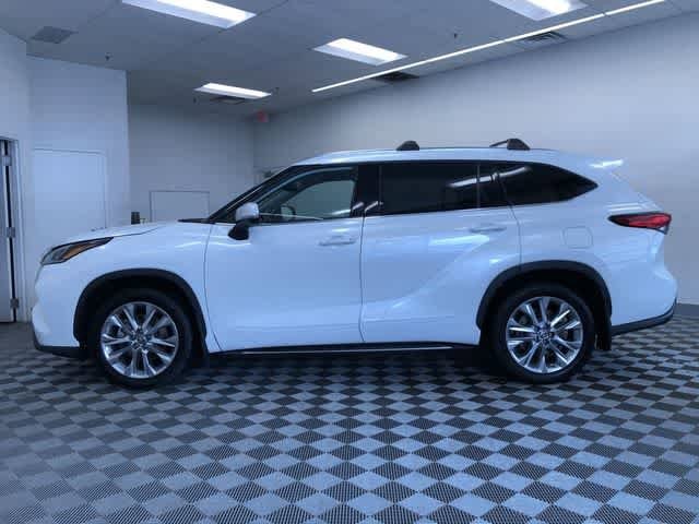 Thumbnail: 2022 Toyota Highlander - 11