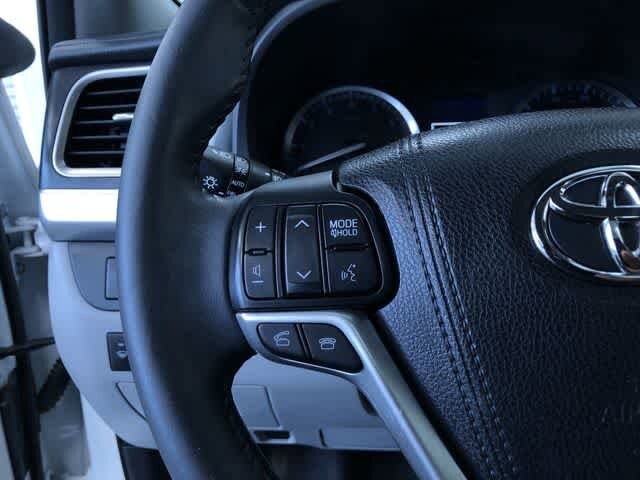 Thumbnail: 2016 Toyota Highlander - 28