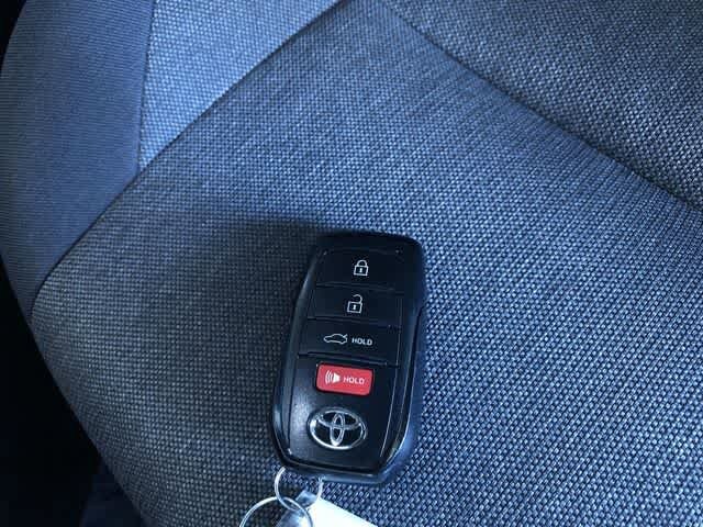 Thumbnail: 2025 Toyota Camry - 32