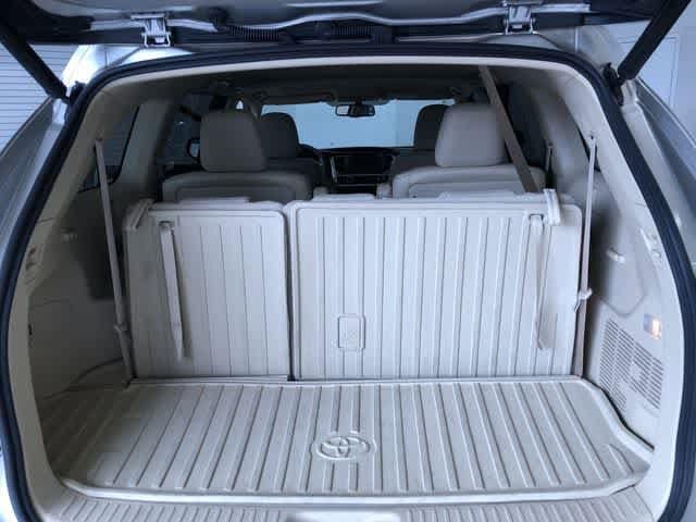 Thumbnail: 2015 Toyota Highlander - 29