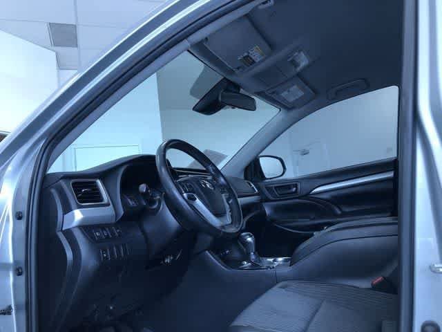 Thumbnail: 2019 Toyota Highlander - 12