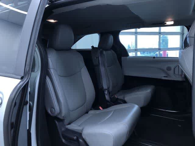 Thumbnail: 2025 Toyota Sienna - 21
