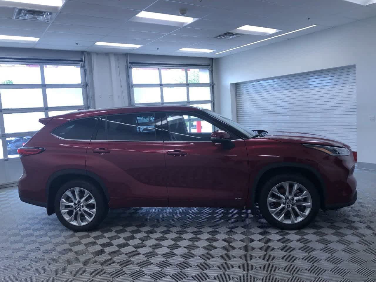 Thumbnail: 2022 Toyota Highlander - 37