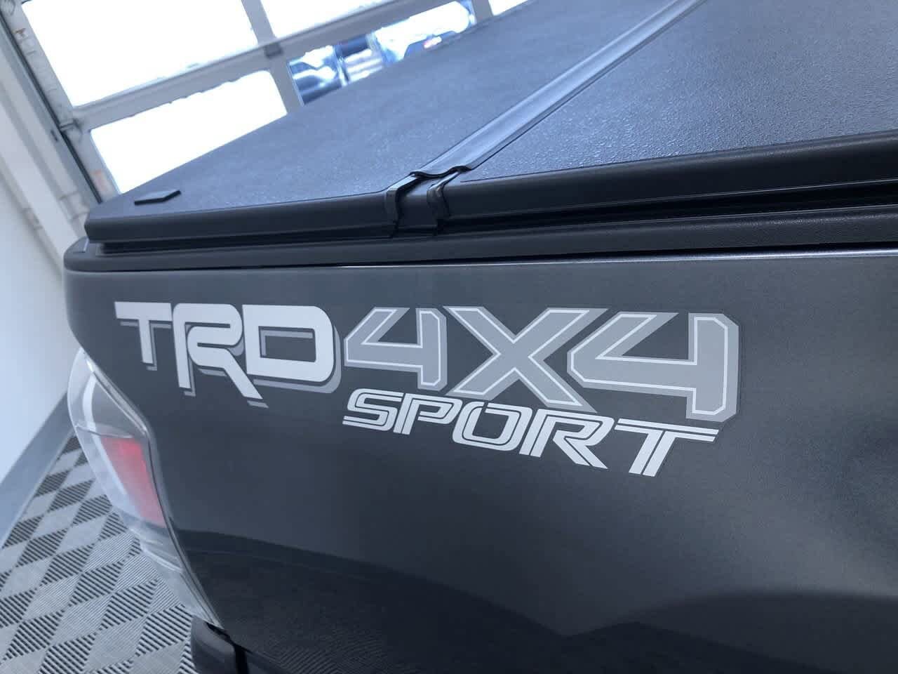 Thumbnail: 2022 Toyota Tacoma - 9