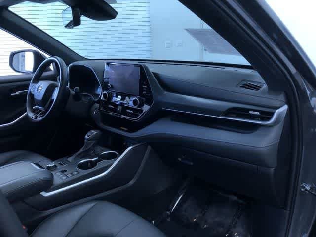 Thumbnail: 2025 Toyota Highlander - 25