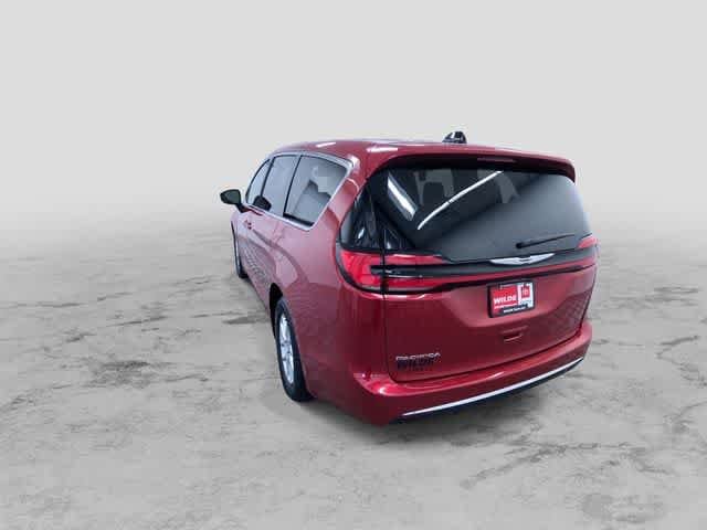 Thumbnail: 2025 Chrysler Pacifica - 8