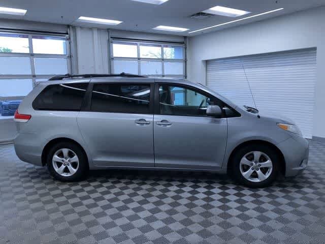 Thumbnail: 2011 Toyota Sienna - 36