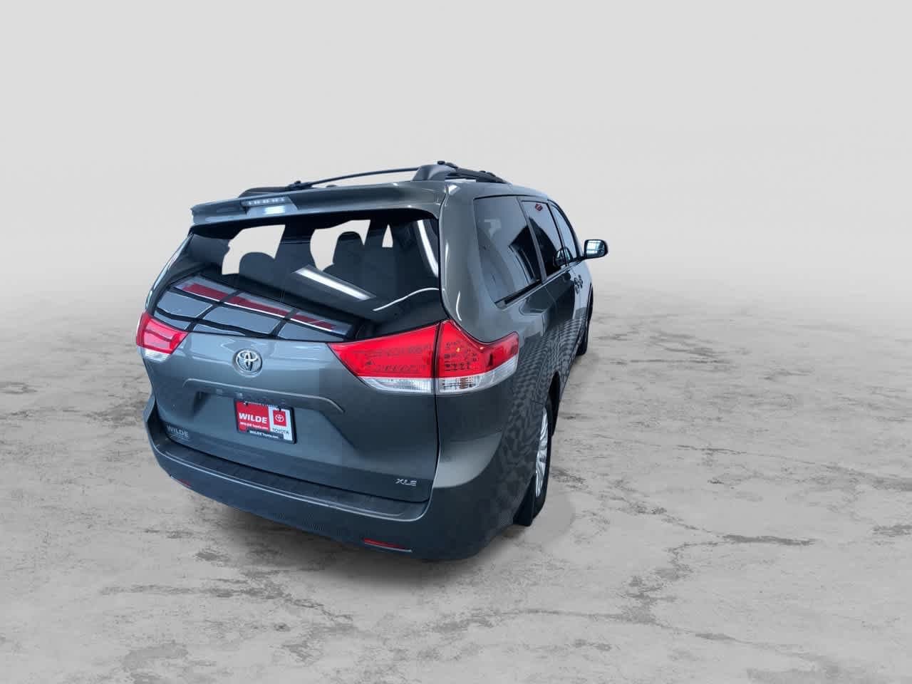 Thumbnail: 2012 Toyota Sienna - 9