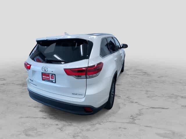 Thumbnail: 2018 Toyota Highlander - 11