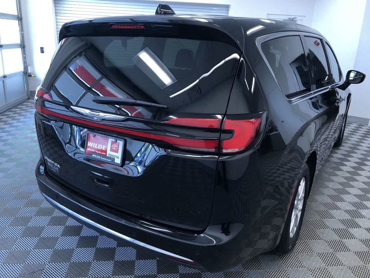 Thumbnail: 2024 Chrysler Pacifica - 34