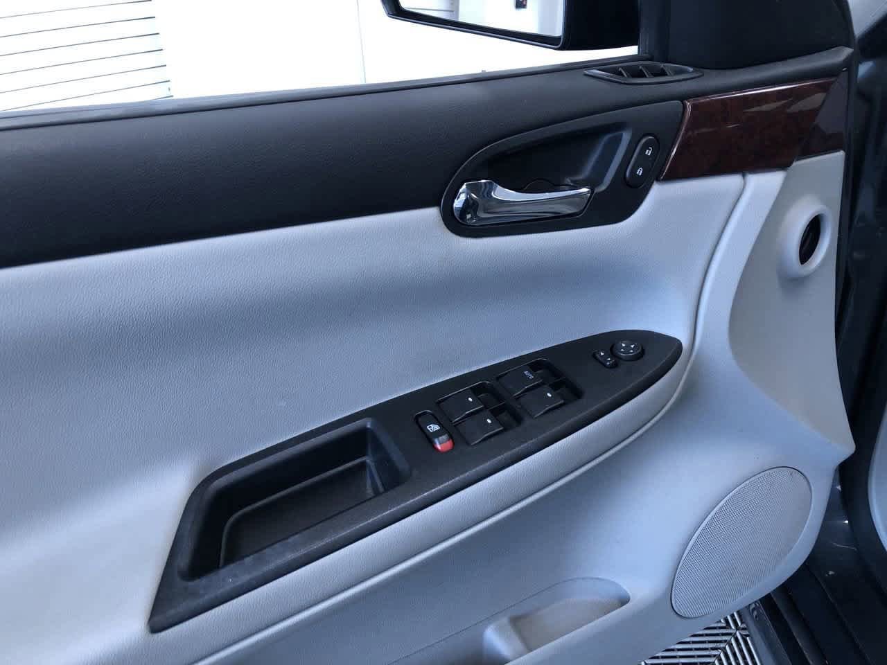Thumbnail: 2010 Chevrolet Impala - 31