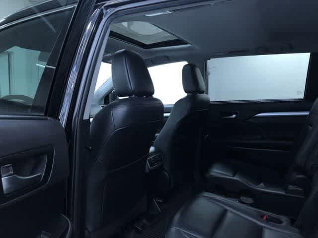 Thumbnail: 2019 Toyota Highlander - 19