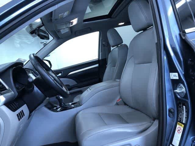 Thumbnail: 2015 Toyota Highlander - 19