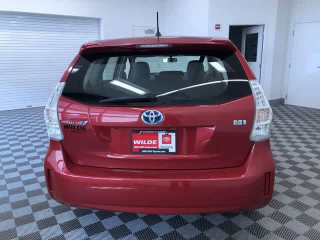 Thumbnail: 2013 Toyota Prius v - 14