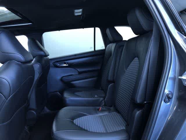 Thumbnail: 2025 Toyota Highlander - 12