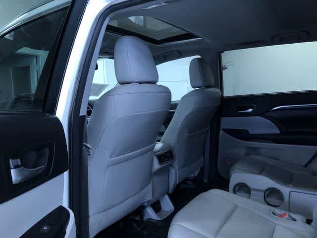 Thumbnail: 2016 Toyota Highlander - 22