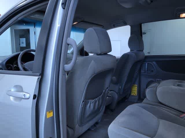 Thumbnail: 2005 Toyota Sienna - 20