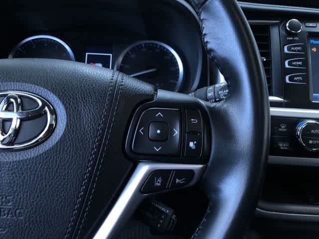 Thumbnail: 2018 Toyota Highlander - 26