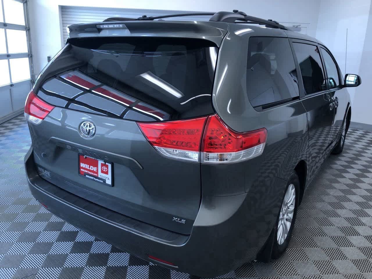 Thumbnail: 2012 Toyota Sienna - 33