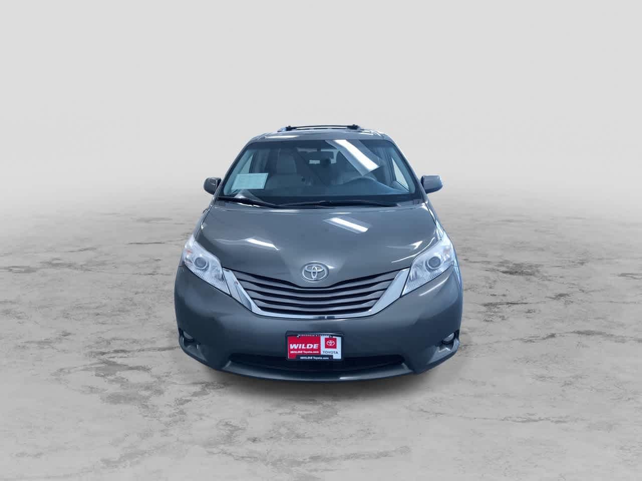 Thumbnail: 2012 Toyota Sienna - 4