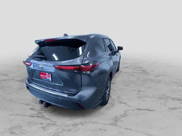 Thumbnail: 2023 Toyota Highlander - 10