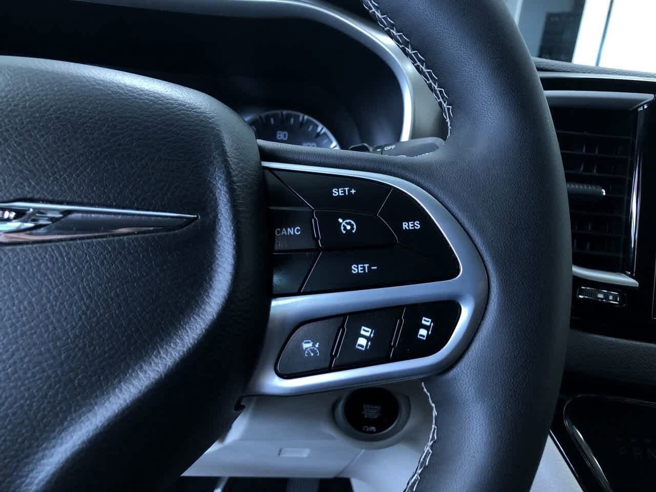 2024 Chrysler Pacifica Touring L 26