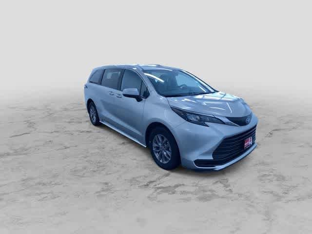 Thumbnail: 2025 Toyota Sienna - 3