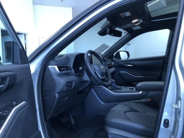 Thumbnail: 2025 Toyota Highlander - 11