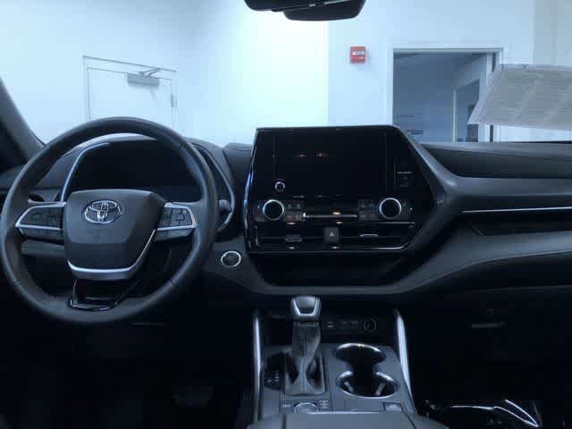 Thumbnail: 2025 Toyota Highlander - 17