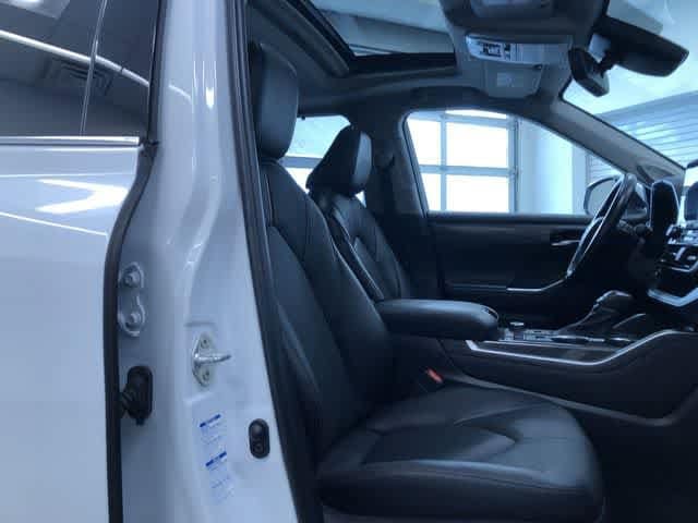 Thumbnail: 2022 Toyota Highlander - 22