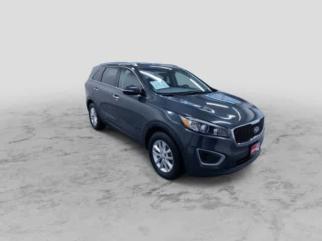 Thumbnail: 2016 Kia Sorento - 3