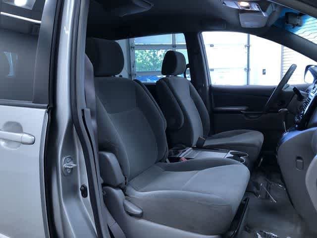 Thumbnail: 2005 Toyota Sienna - 24