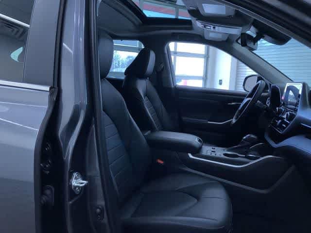 Thumbnail: 2023 Toyota Highlander - 23