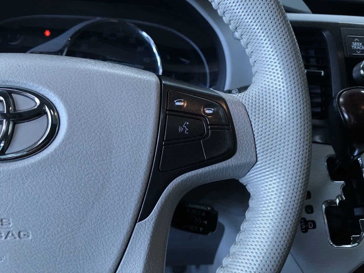 Thumbnail: 2012 Toyota Sienna - 26