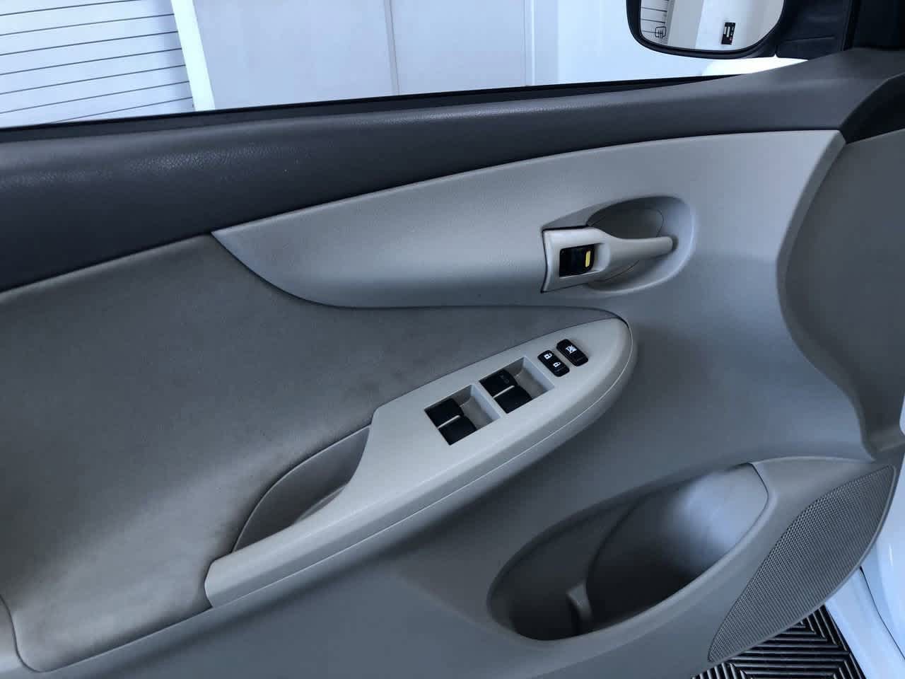 Thumbnail: 2009 Toyota Corolla - 30
