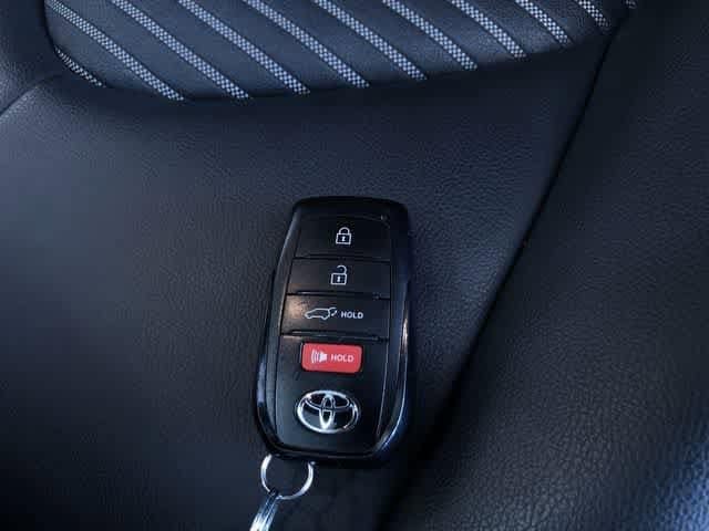Thumbnail: 2025 Toyota Highlander - 32