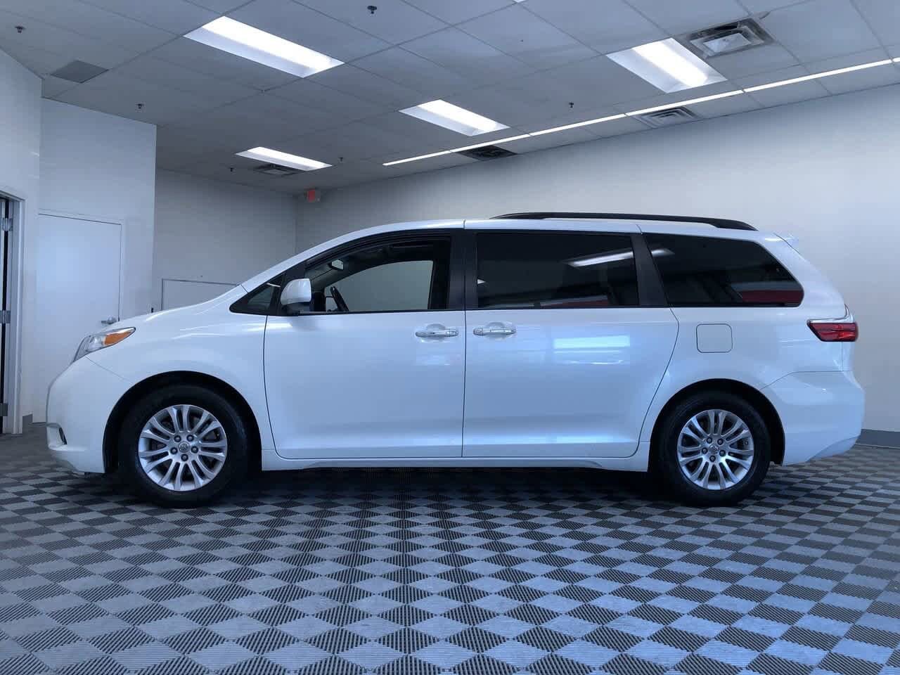 2015 Toyota Sienna XLE 6