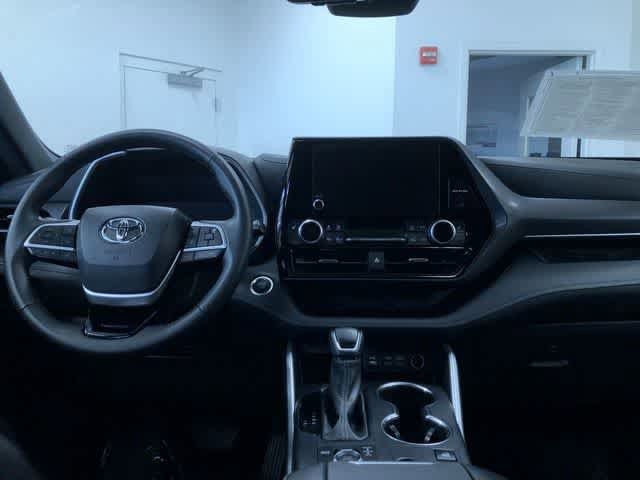 Thumbnail: 2025 Toyota Highlander - 17