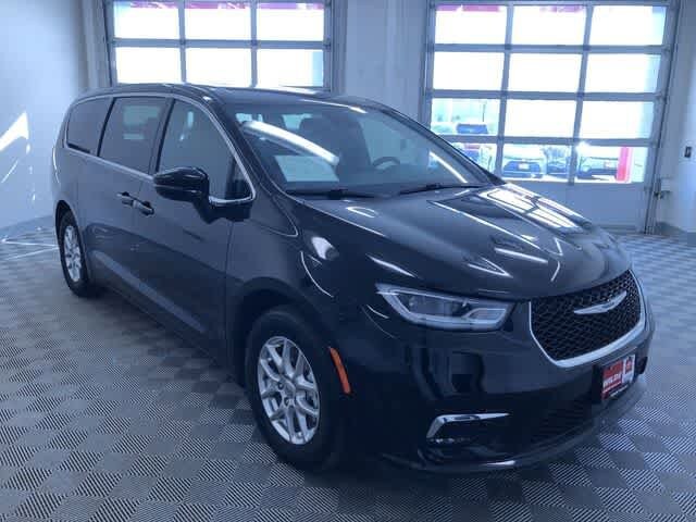 Thumbnail: 2025 Chrysler Pacifica - 36